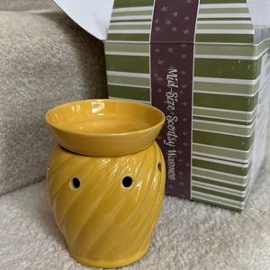 Med size Scentsy Warmer